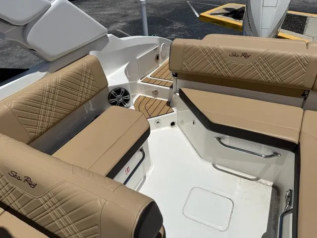 Slide: The Image of Sea Ray SDX 250 Outboard 2025 - 22