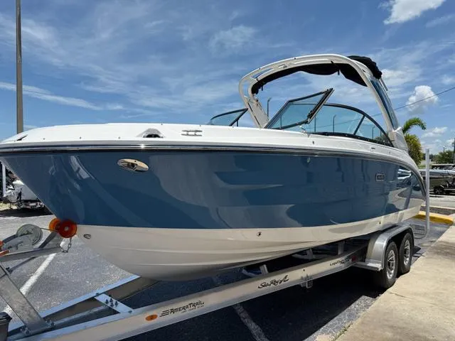 Slide: The Image of Sea Ray SDX 250 Outboard 2025 - 6