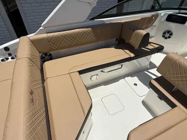 Slide: The Image of Sea Ray SDX 250 Outboard 2025 - 9