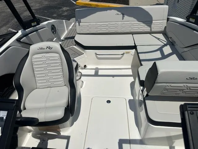 Slide: The Image of Sea Ray SPX 210 2025 - 15