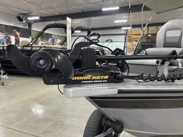 Slide: The Image of 2010 Tracker Pro-Guide V-16 SC with Minn Kota PowerDrive V2 trolling motor. - 16