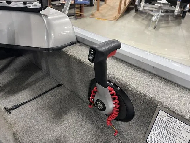 Slide: The Image of 2010 Tracker Pro-Guide V-16 SC boat throttle control with red safety cord. - 31