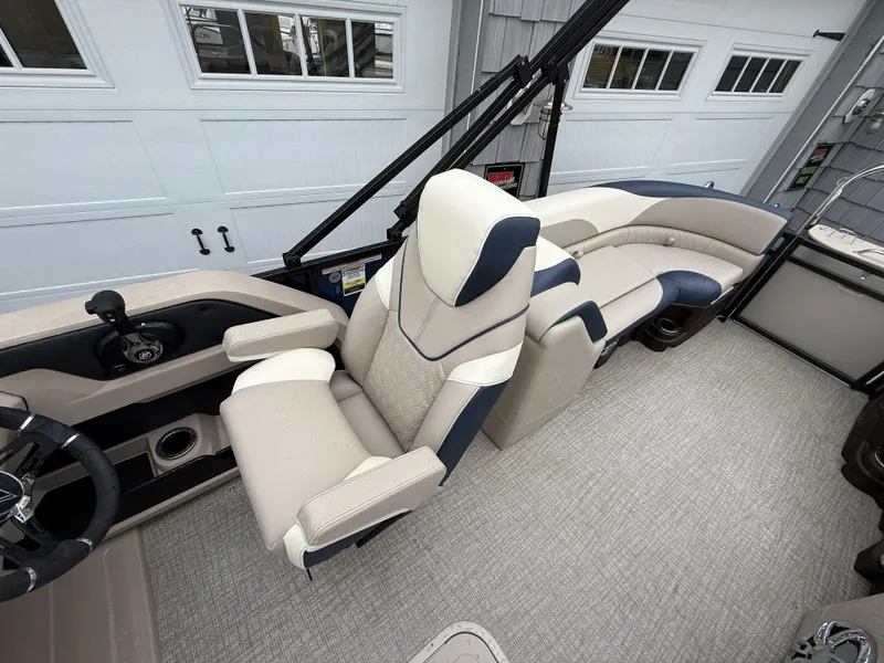 Slide: The Image of 2025 Avalon 2385 LSZ Quad Lounger Tri Toon boat with canopy, docked under sunny skies. - 23