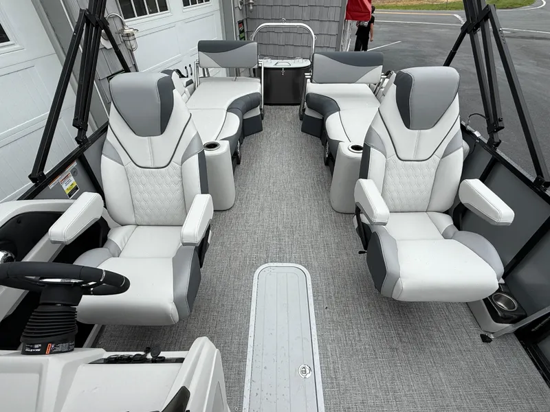 Slide: The Image of 2025 Avalon LSZ Quad Lounger interior with luxurious seating and modern design. - 17