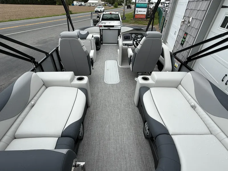 Slide: The Image of 2025 Avalon LSZ Quad Lounger interior, featuring spacious seating and modern design. - 26
