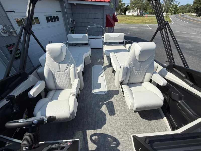 Slide: The Image of 2025 Avalon Catalina Quad Lounger Shift Windshield with luxurious seating and modern design. - 17