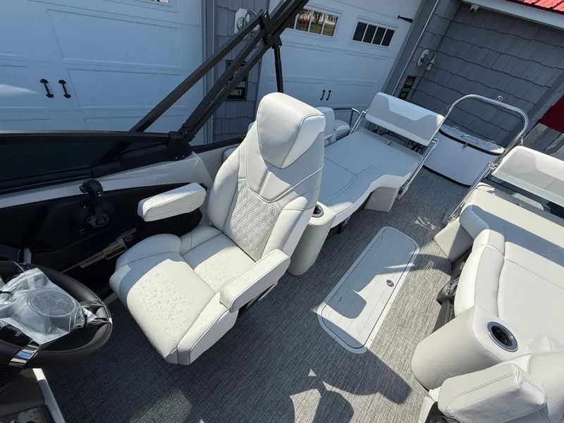Slide: The Image of 2025 Avalon Catalina Quad Lounger Shift Windshield interior with luxurious seating and modern design. - 18