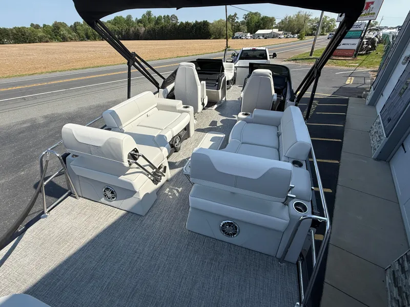 Slide: The Image of 2025 Avalon Catalina Quad Lounger Shift Windshield with spacious seating and modern design. - 9