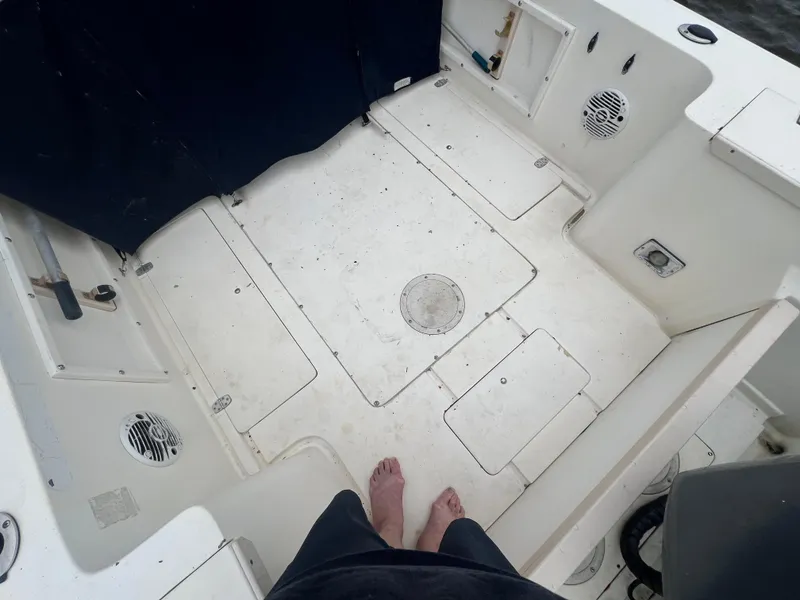 Slide: The Image of 1989 Mako 250 Cuddy Cabin boat deck, clean and spacious layout. - 12