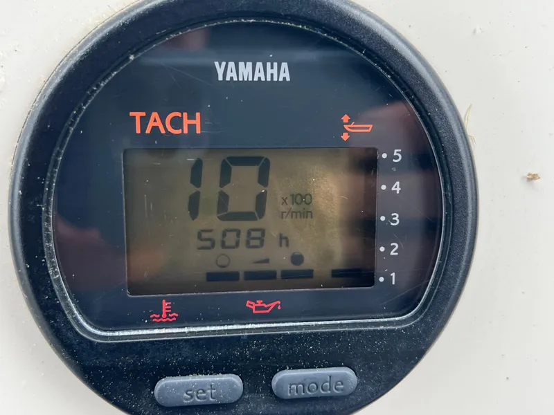 Slide: The Image of Yamaha tachometer displaying 508 hours on a 1989 Mako 250 Cuddy Cabin boat. - 7