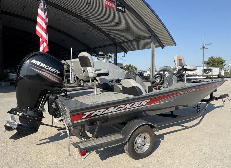 Slide: The Image of Tracker 195 TXW 2017 - 12