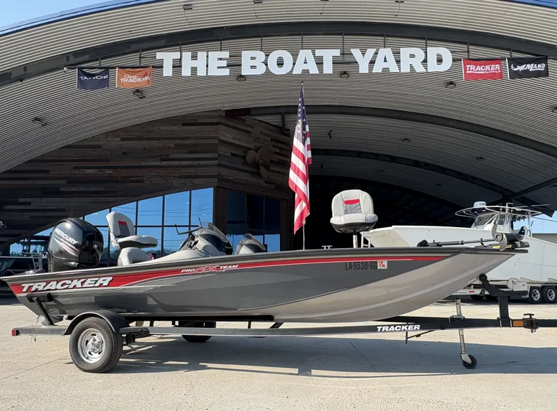 Slide: The Image of Tracker 195 TXW 2017 - 8