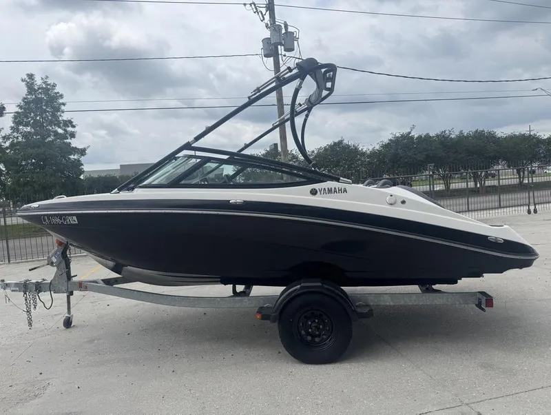 Slide: The Image of 2015 Yamaha AR190 boat on trailer, parked outdoors under cloudy sky. - 3