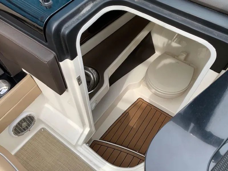 Slide: The Image of Sea Ray SLX 280 2017 - 12