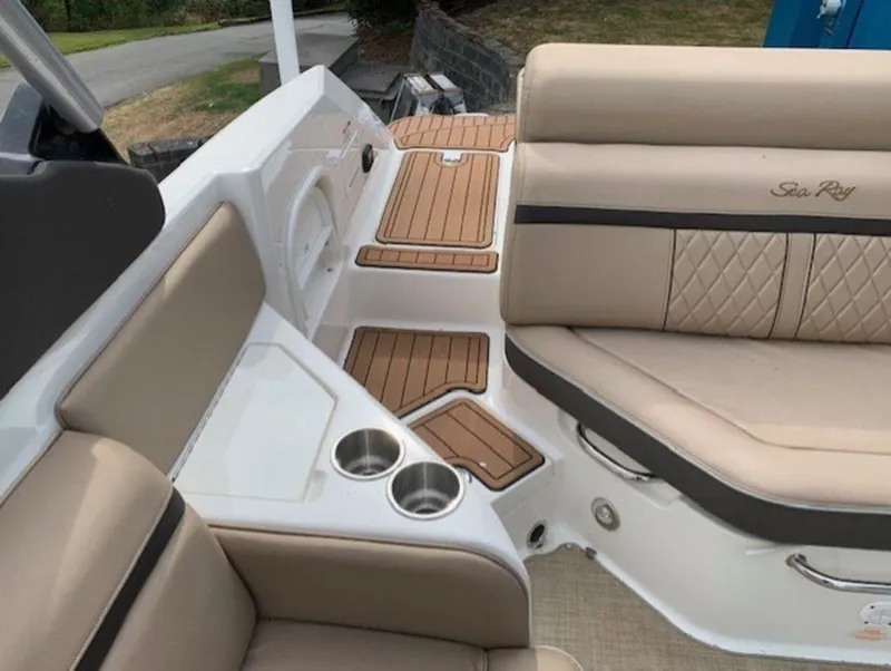 Slide: The Image of Sea Ray SLX 280 2017 - 16