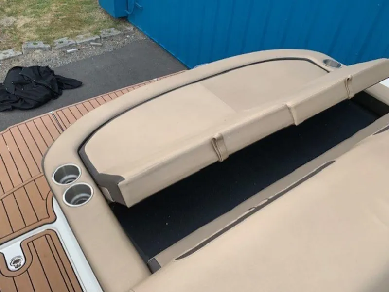 Slide: The Image of Sea Ray SLX 280 2017 - 19