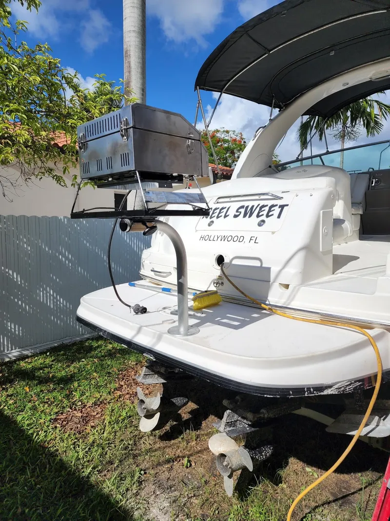 Slide: The Image of 2007 Sea Ray 280 Sundancer boat with grill, docked in Hollywood, FL. - 7