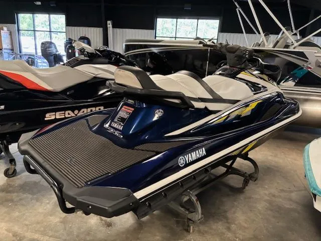 Slide: The Image of 2017 Yamaha WaveRunner VX Cruiser HO 1.0 in showroom, blue and white design. - 7