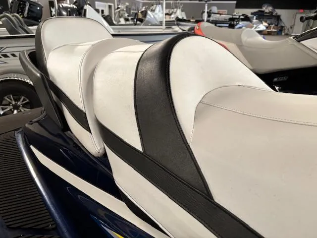 Slide: The Image of 2017 Yamaha WaveRunner VX Cruiser HO with white and black seating. - 8