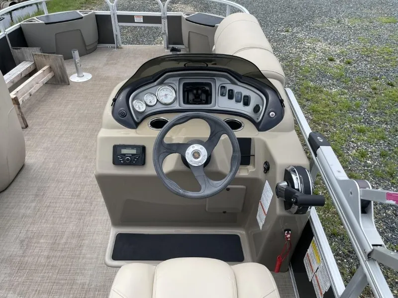 Slide: The Image of Tracker 20 DLX Fishing Barge 2023 - 11