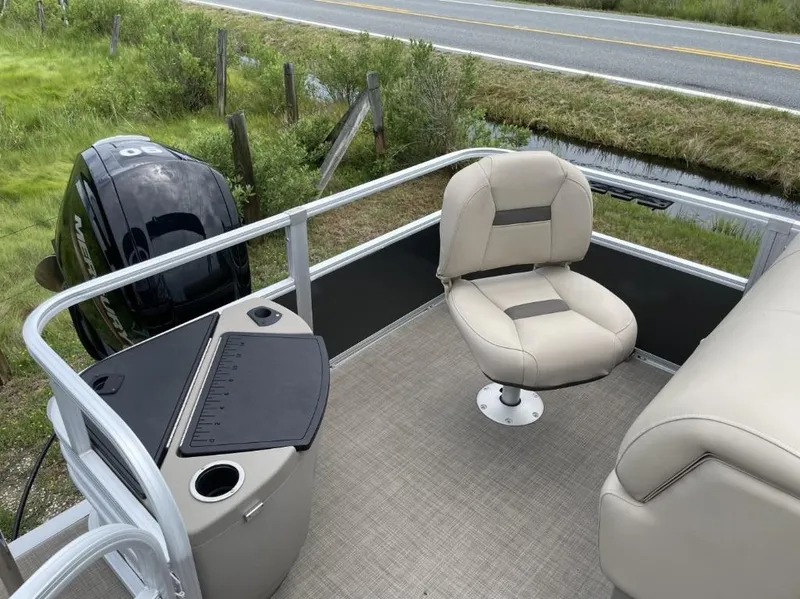 Slide: The Image of Tracker 20 DLX Fishing Barge 2023 - 13