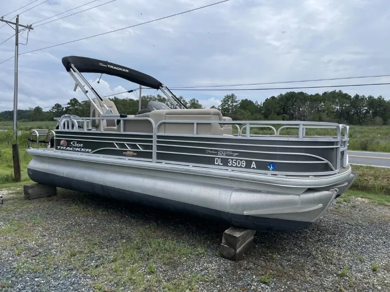 Slide: The Image of Tracker 20 DLX Fishing Barge 2023 - 3