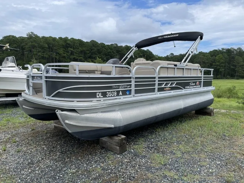 Slide: The Image of Tracker 20 DLX Fishing Barge 2023 - 5