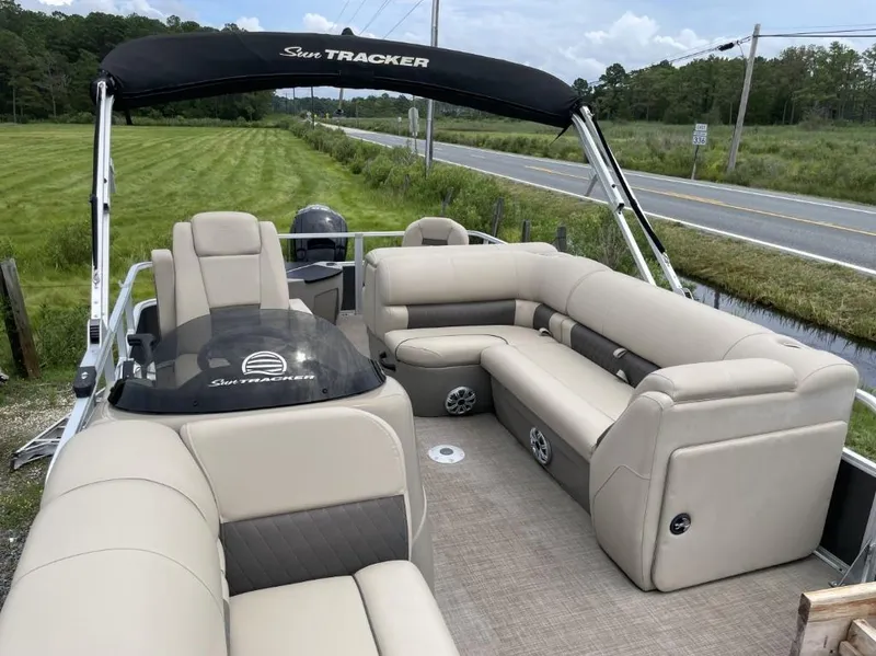 Slide: The Image of Tracker 20 DLX Fishing Barge 2023 - 8