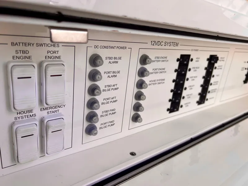 Slide: The Image of World Cat 400 CC-X 2022 - 90