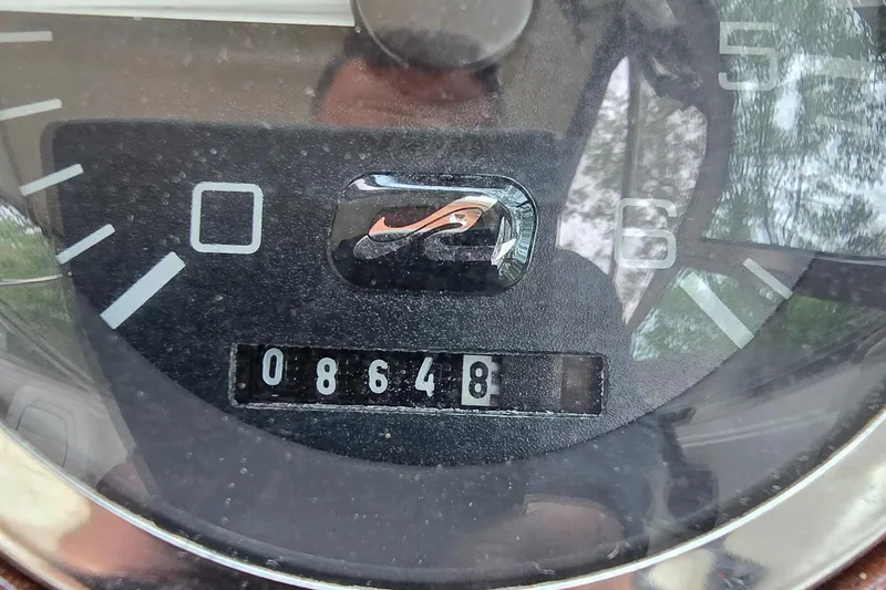Slide: The Image of Odometer reading of 864.8 hours on a 1999 Sea Ray 280 SS boat. - 9