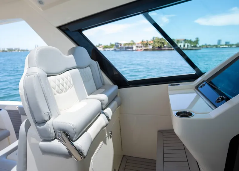 Slide: The Image of Scout 530 LXF 2026 - 27