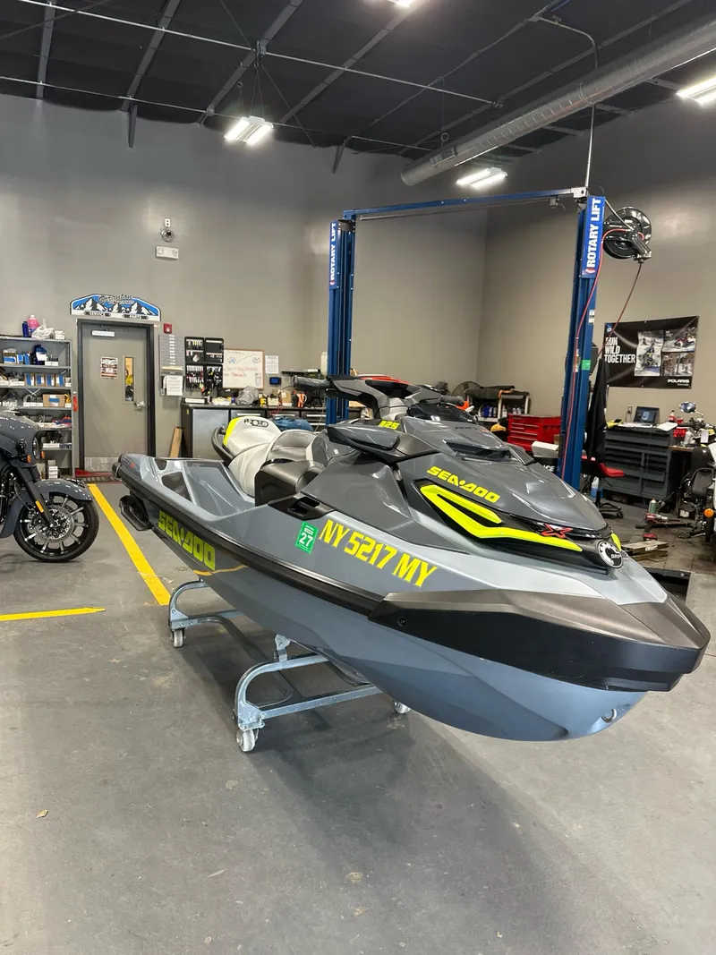 Slide: The Image of Sea-Doo RXT-X 325 Tech Package 2024 - 3