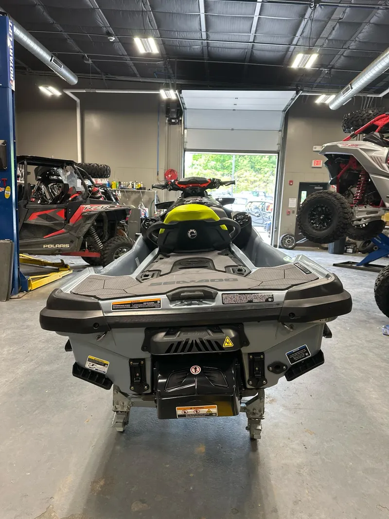 Slide: The Image of Sea-Doo RXT-X 325 Tech Package 2024 - 4