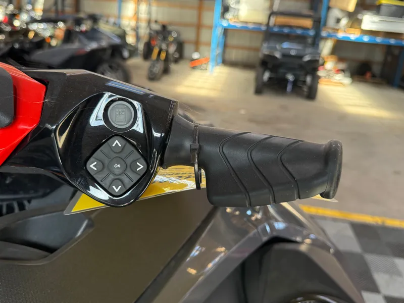 Slide: The Image of Handlebar of the 2024 Sea-Doo RXT-X 325 Tech Package. - 7