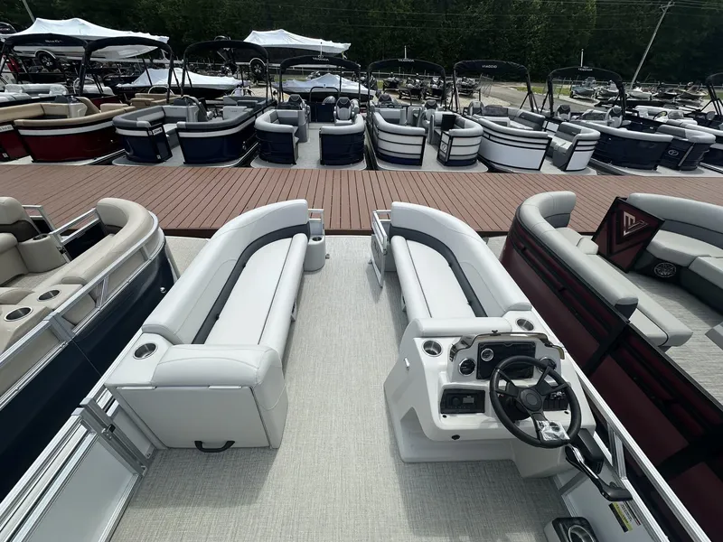 Slide: The Image of Avalon VLS 23 QUAD LOUNGER 2025 - 3