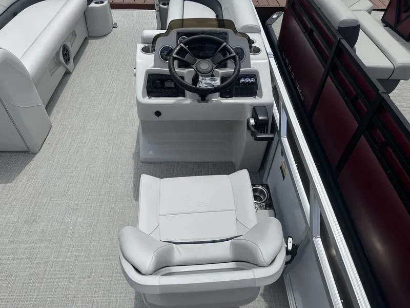 Slide: The Image of Avalon VLS 23 QUAD LOUNGER 2025 - 4