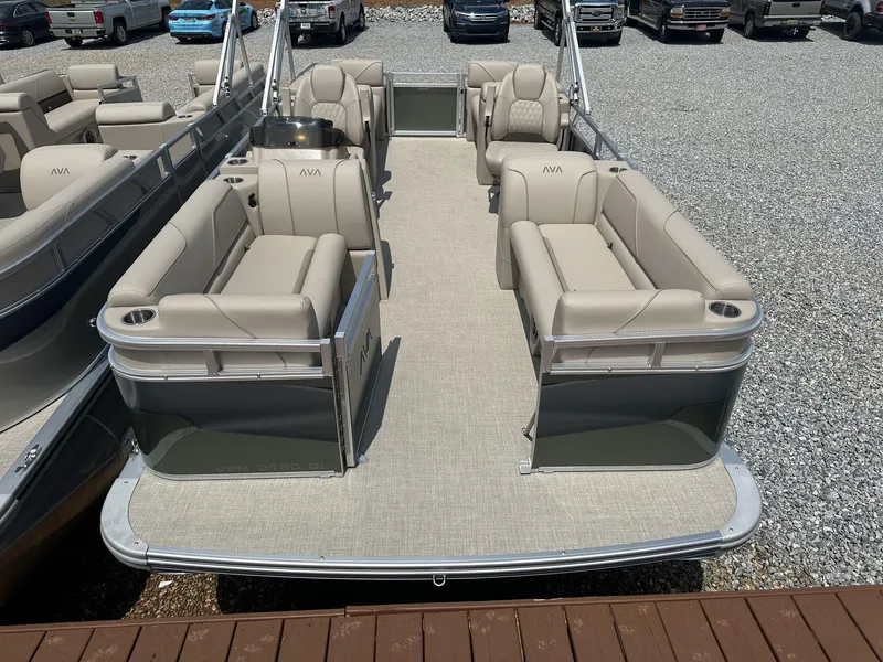 Slide: The Image of Avalon VENTURE 21 QUAD LOUNGER 2025 - 2