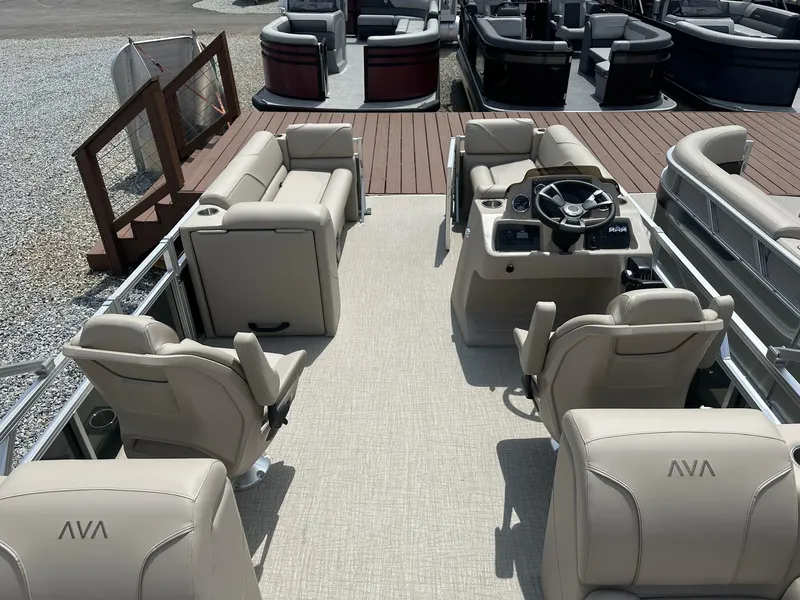 Slide: The Image of Avalon VENTURE 21 QUAD LOUNGER 2025 - 3