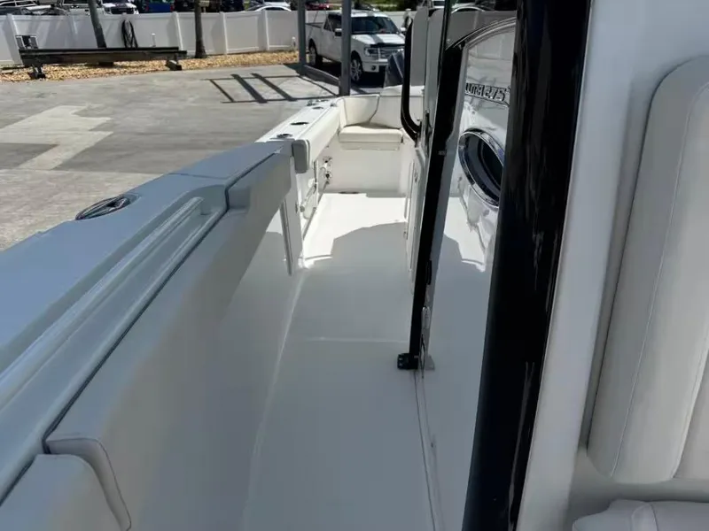 Slide: The Image of Sea Hunt Ultra 275 SE 2023 - 14