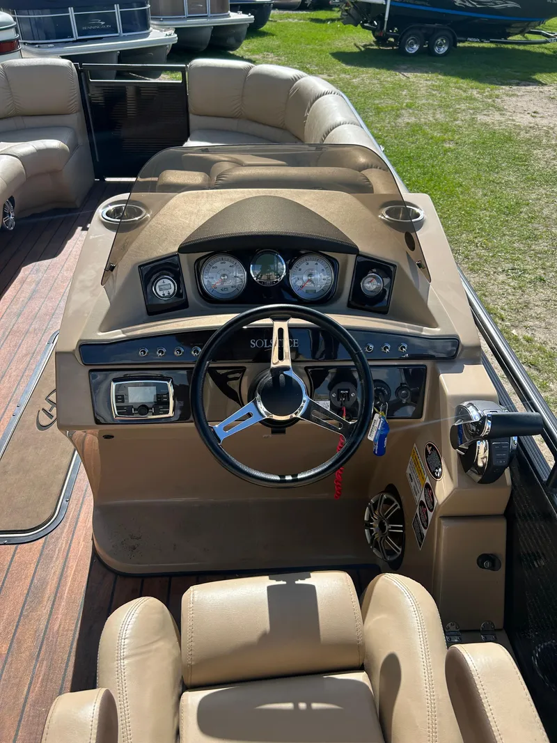 Slide: The Image of Brunswick Boat Group SOLSTICE 240 2019 - 12