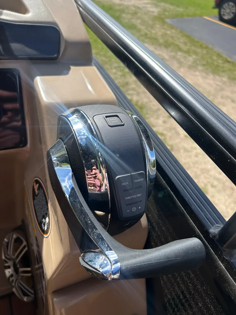 Slide: The Image of Brunswick Boat Group SOLSTICE 240 2019 - 13