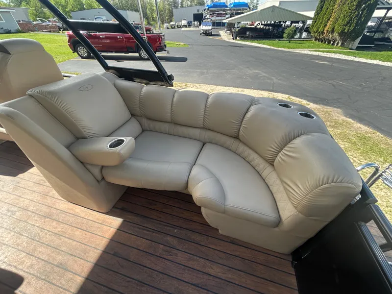 Slide: The Image of Brunswick Boat Group SOLSTICE 240 2019 - 8