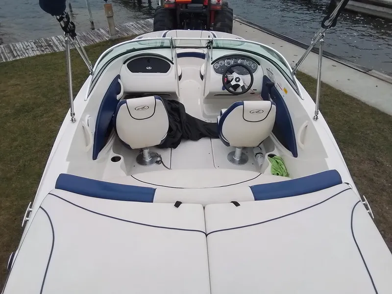Slide: The Image of Sea Ray 185 Sport 2010 - 13
