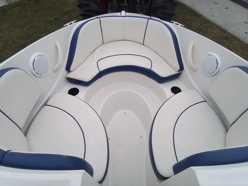 Slide: The Image of Sea Ray 185 Sport 2010 - 14