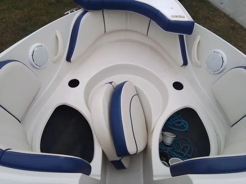 Slide: The Image of Sea Ray 185 Sport 2010 - 15