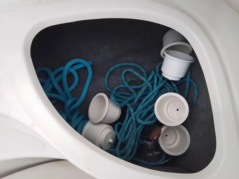 Slide: The Image of Sea Ray 185 Sport 2010 - 16