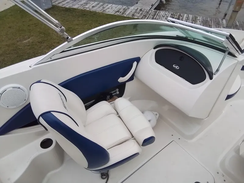 Slide: The Image of Sea Ray 185 Sport 2010 - 20
