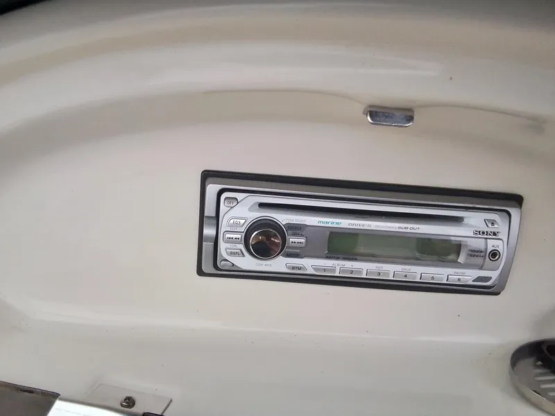 Slide: The Image of Sea Ray 185 Sport 2010 - 21