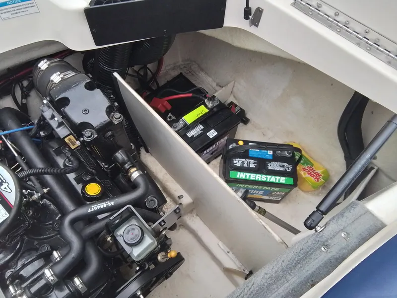 Slide: The Image of Sea Ray 185 Sport 2010 - 25