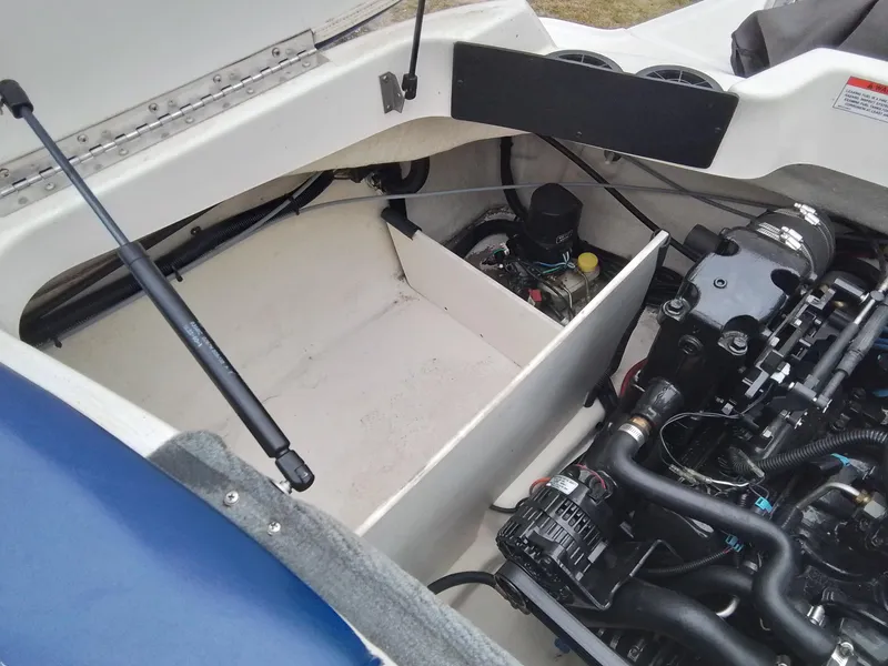 Slide: The Image of Sea Ray 185 Sport 2010 - 26